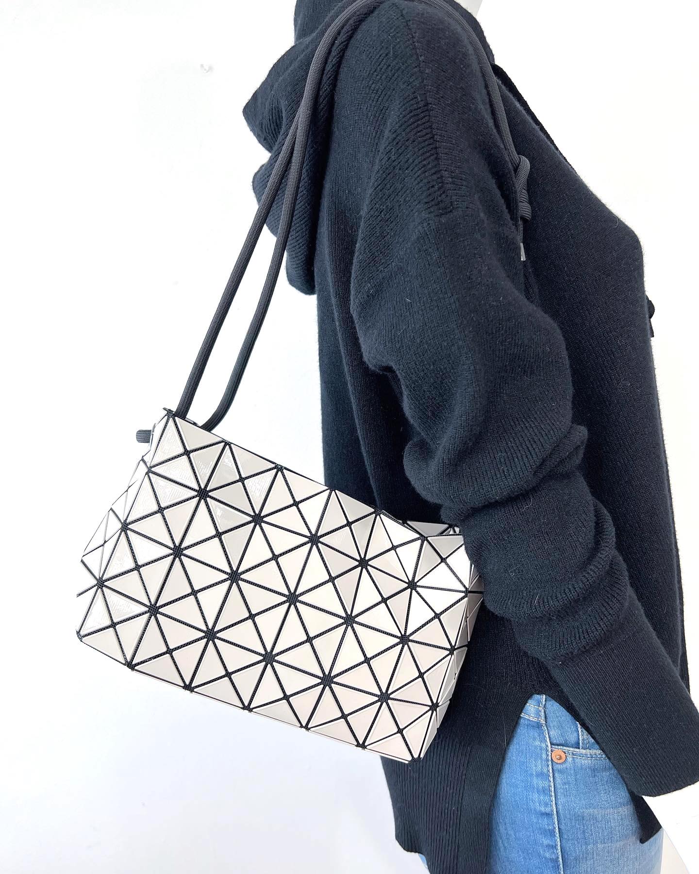 バッグ ISSEY MIYAKE BAO BAO LOOP LLIC BAO BAO ISSEY MIYAKE HIGH-SHINE GEOMETRIC LOOP MESSENGER BAG