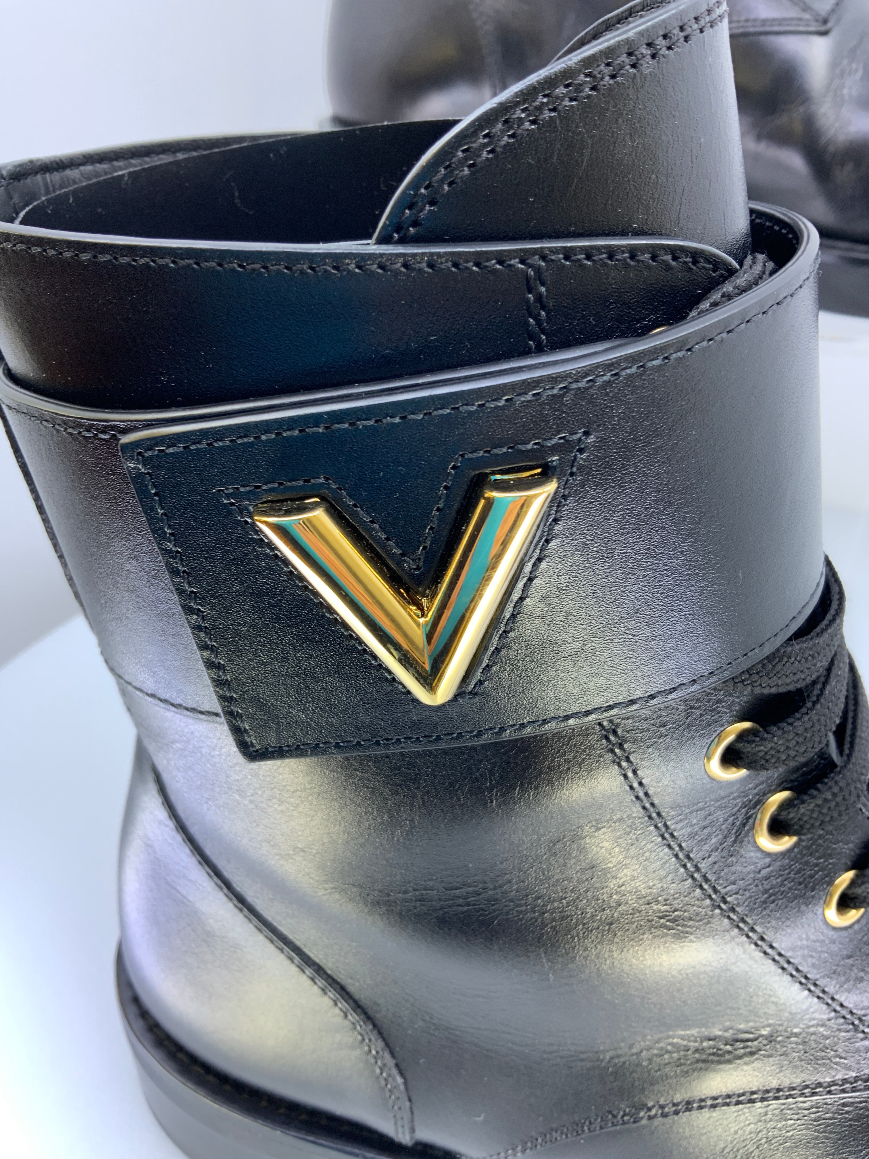 Louis Vuitton Black Leather Wonderland Ranger Combat Lace Up LV